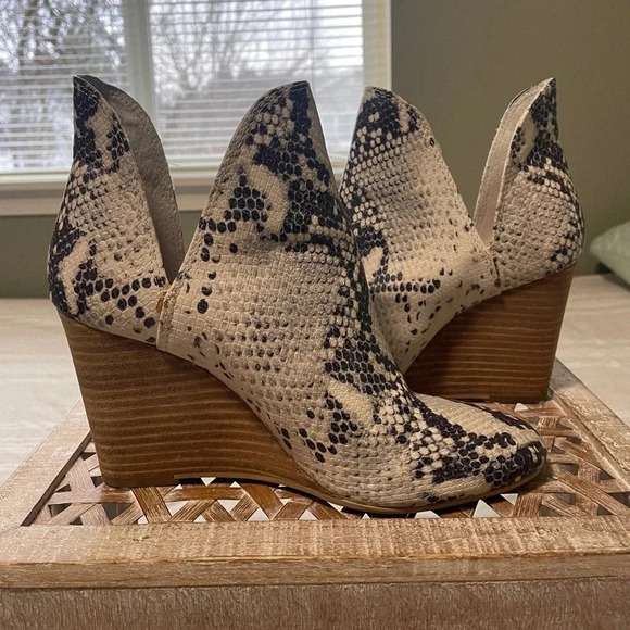 Steve Madden Snakeskin Ankle Boots- Size 7 - Picture 4 of 9